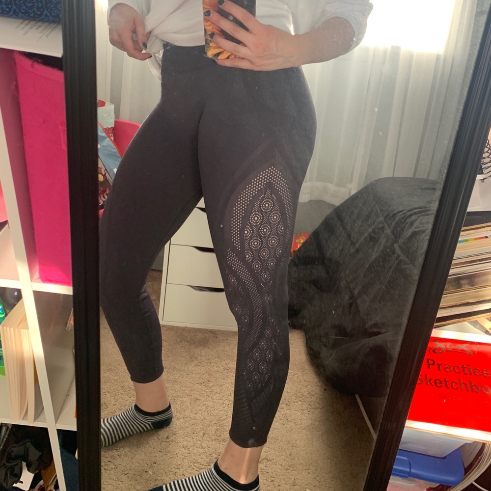 Cut out workout leggings!